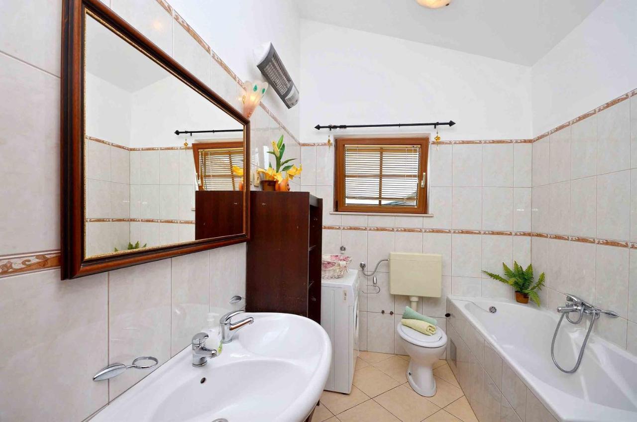 וודיצה Apartment And Rooms Artina מראה חיצוני תמונה