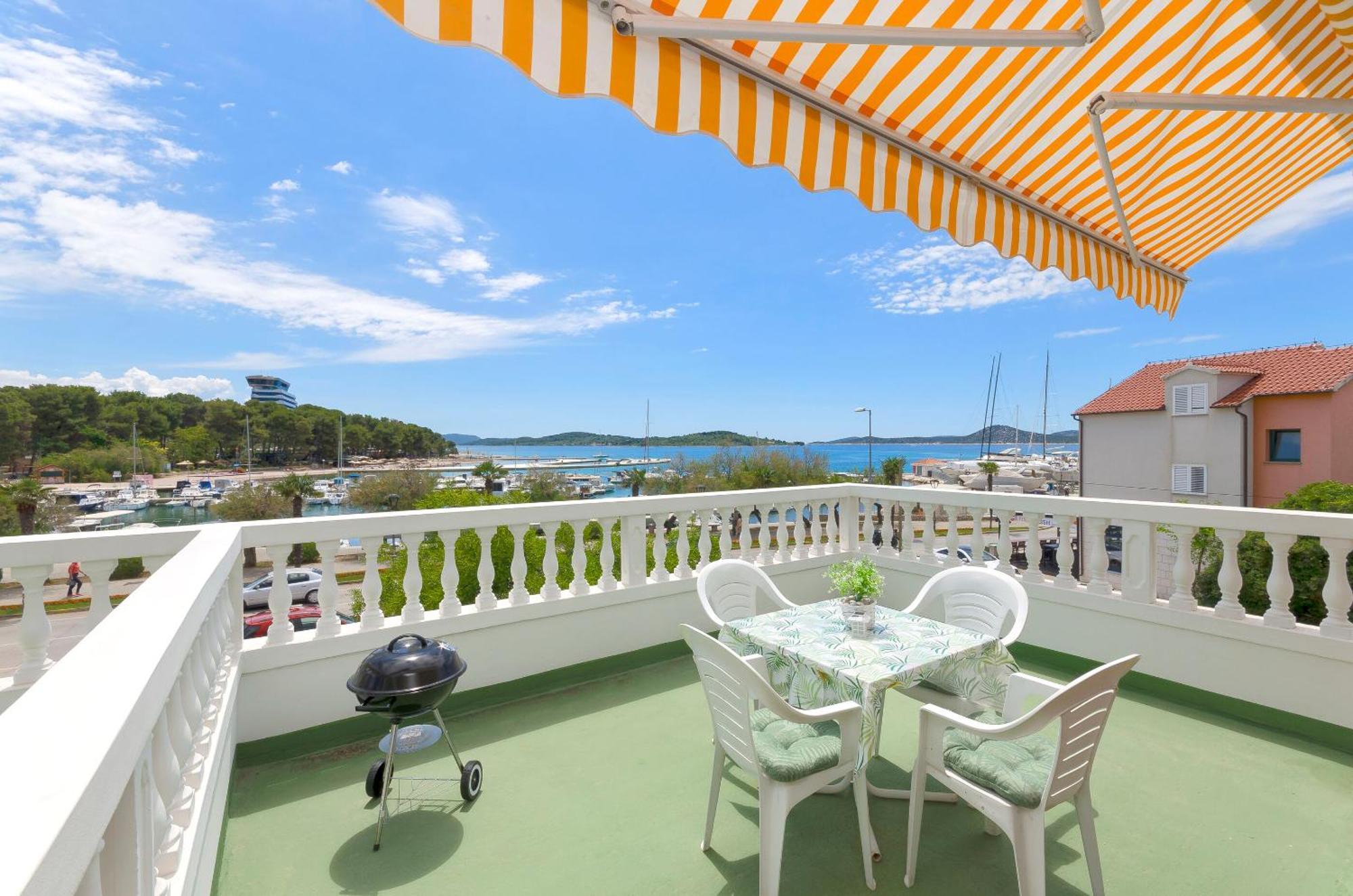 וודיצה Apartment And Rooms Artina מראה חיצוני תמונה