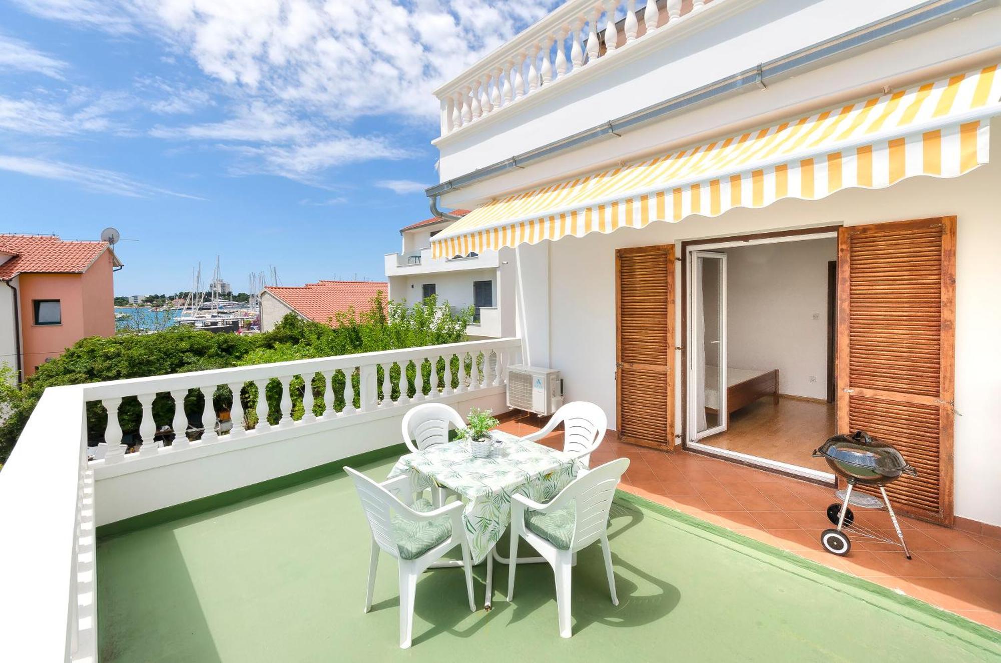 וודיצה Apartment And Rooms Artina מראה חיצוני תמונה