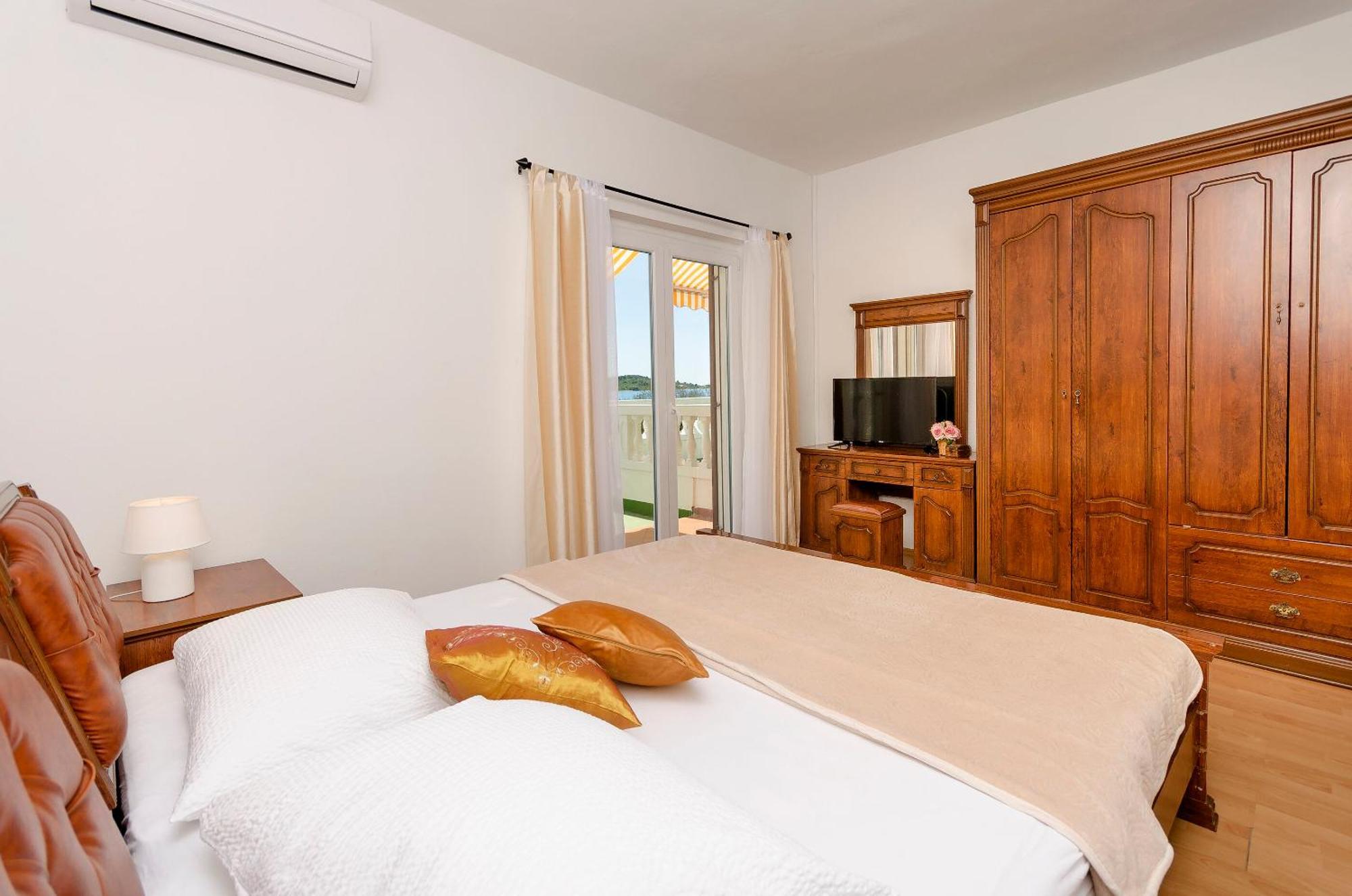 וודיצה Apartment And Rooms Artina מראה חיצוני תמונה