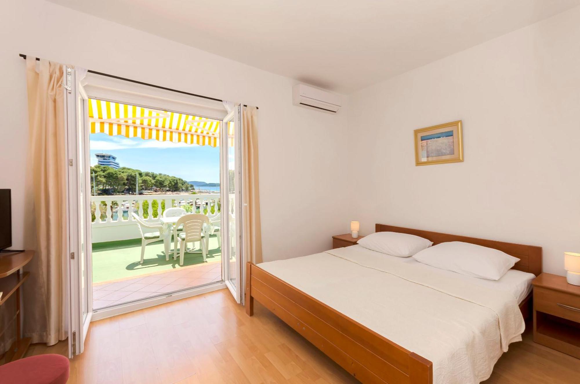 וודיצה Apartment And Rooms Artina מראה חיצוני תמונה