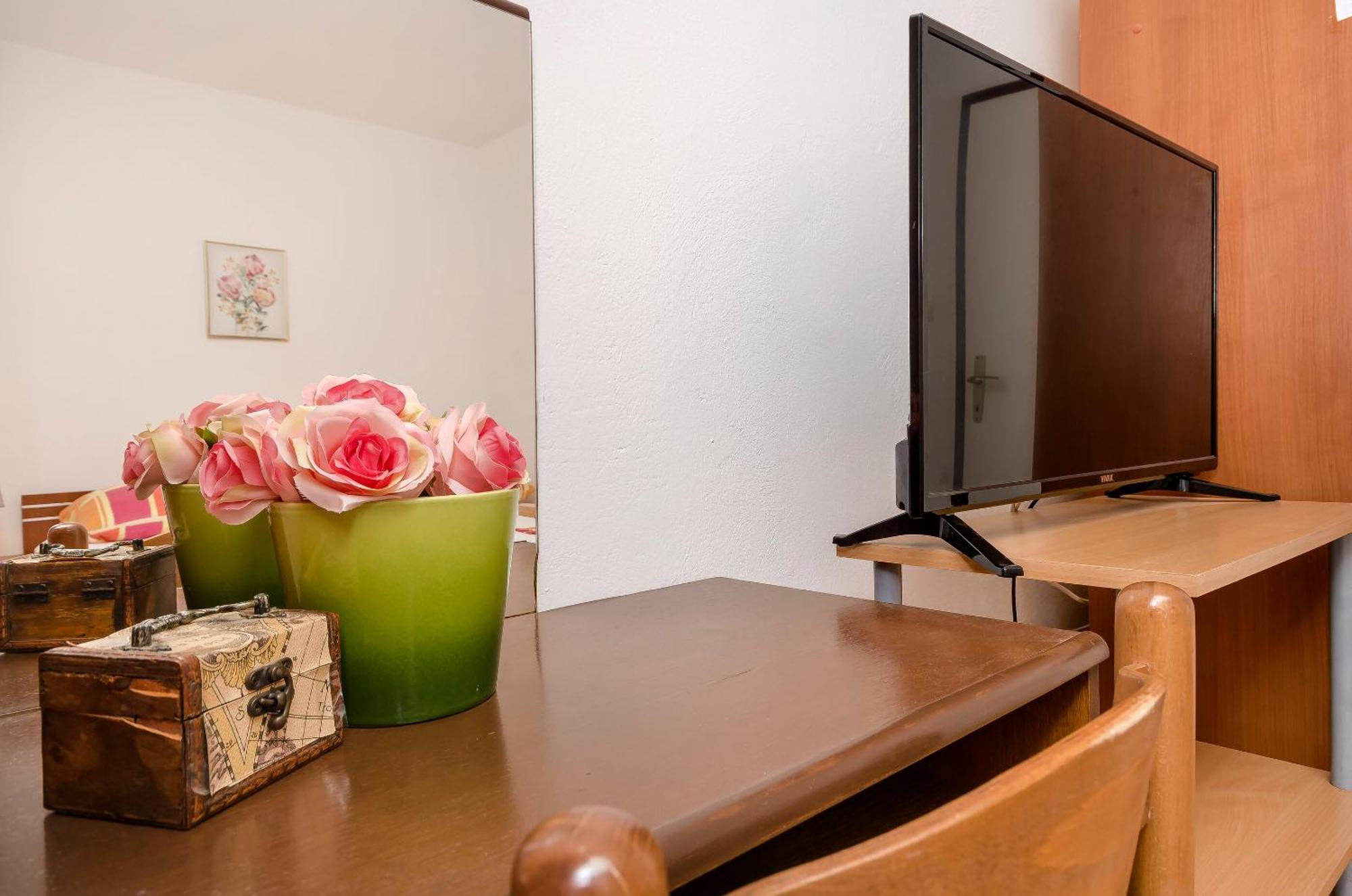וודיצה Apartment And Rooms Artina מראה חיצוני תמונה